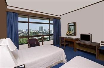 PINNACLE LUMPINEE PARK HOTEL - 10