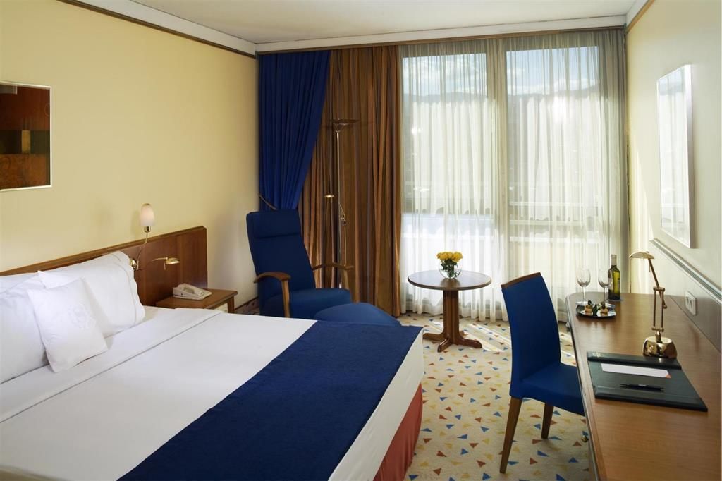 SHERATON GRAND TBILISI METECHI PALACE - 2