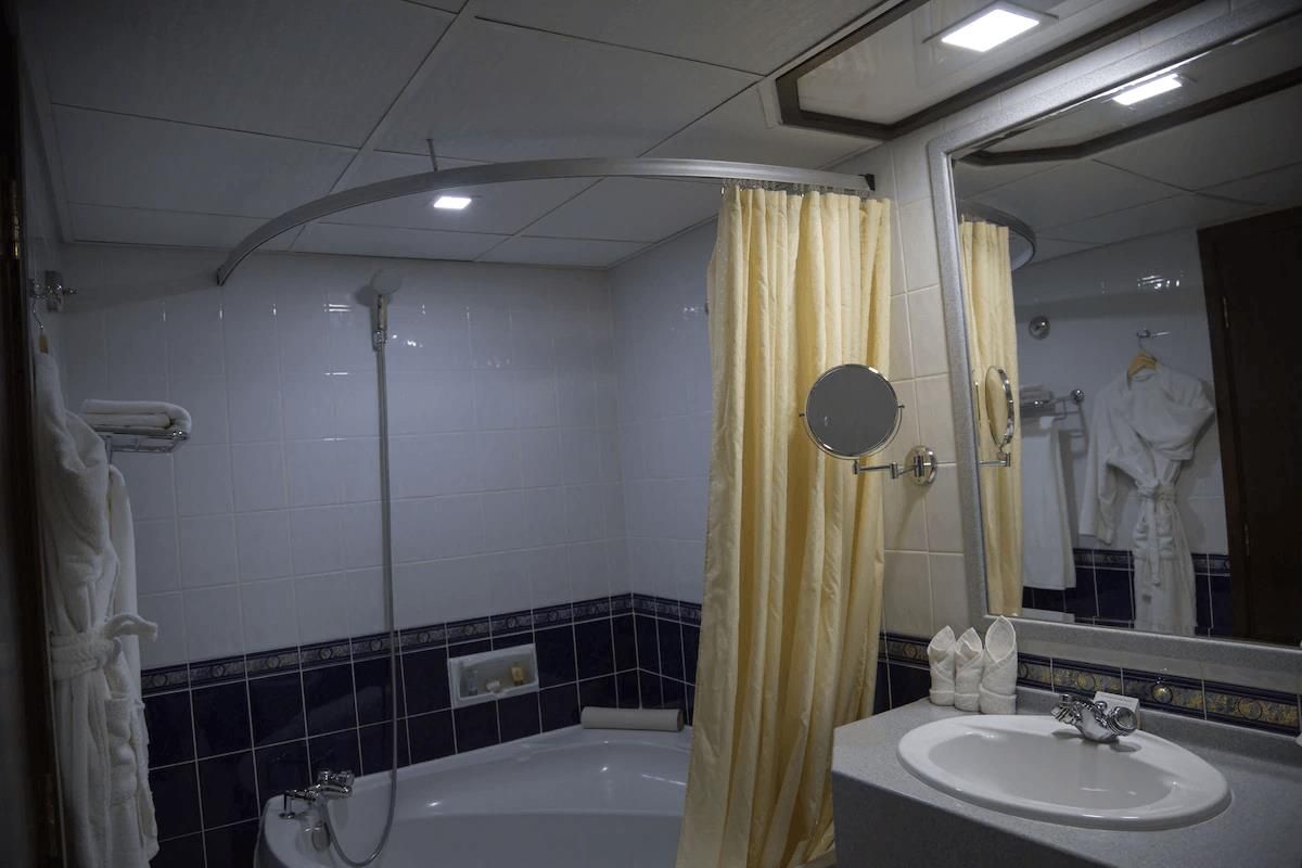 AAVRI HOTEL (ex. ARAVI HOTEL - 16