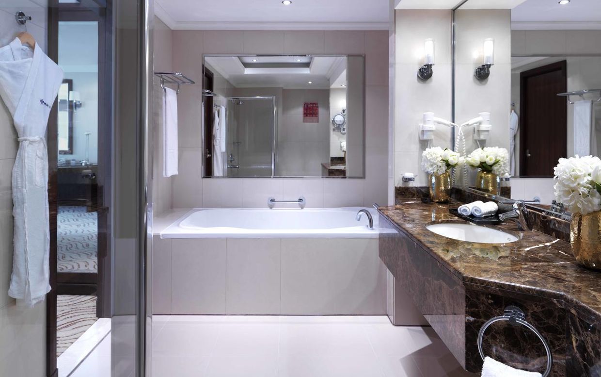 PARK REGIS KRIS KIN HOTEL - 11