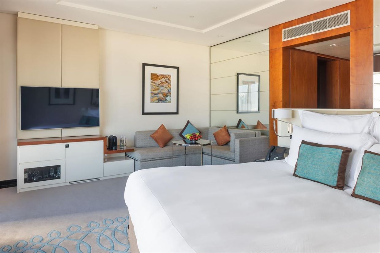 JUMEIRAH EMIRATES TOWER - 19