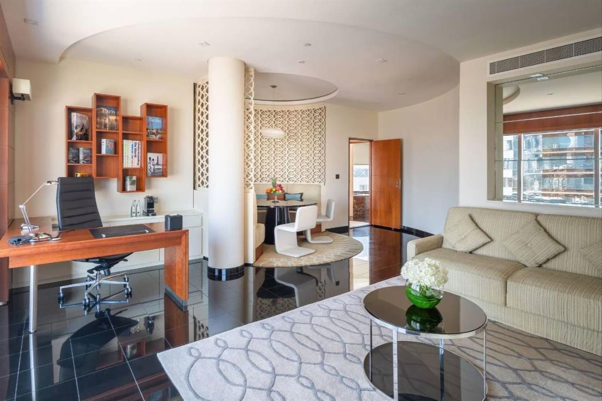 JUMEIRAH EMIRATES TOWER - 4