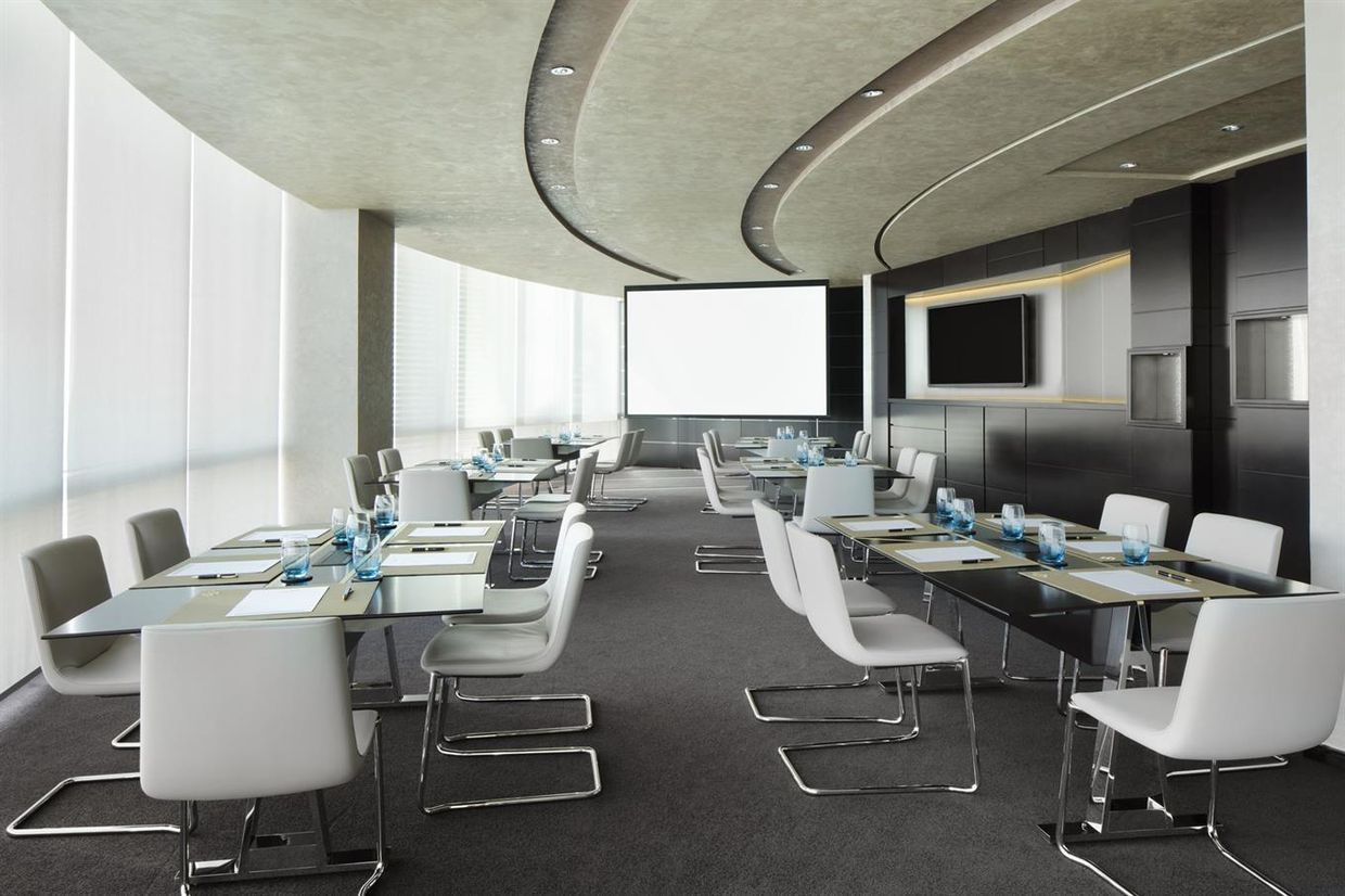 JUMEIRAH EMIRATES TOWER - 42