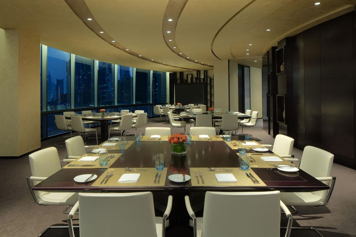 JUMEIRAH EMIRATES TOWER - 44