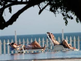 PEACOCK BEACH HOTEL - 11