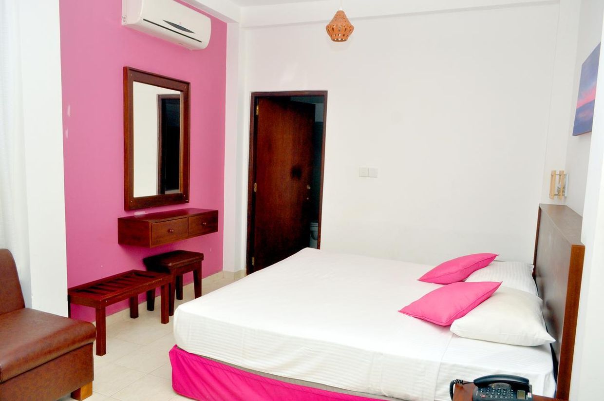 LAVENDISH BEACH (ex. COMARAN BEACH HOTEL) - 22