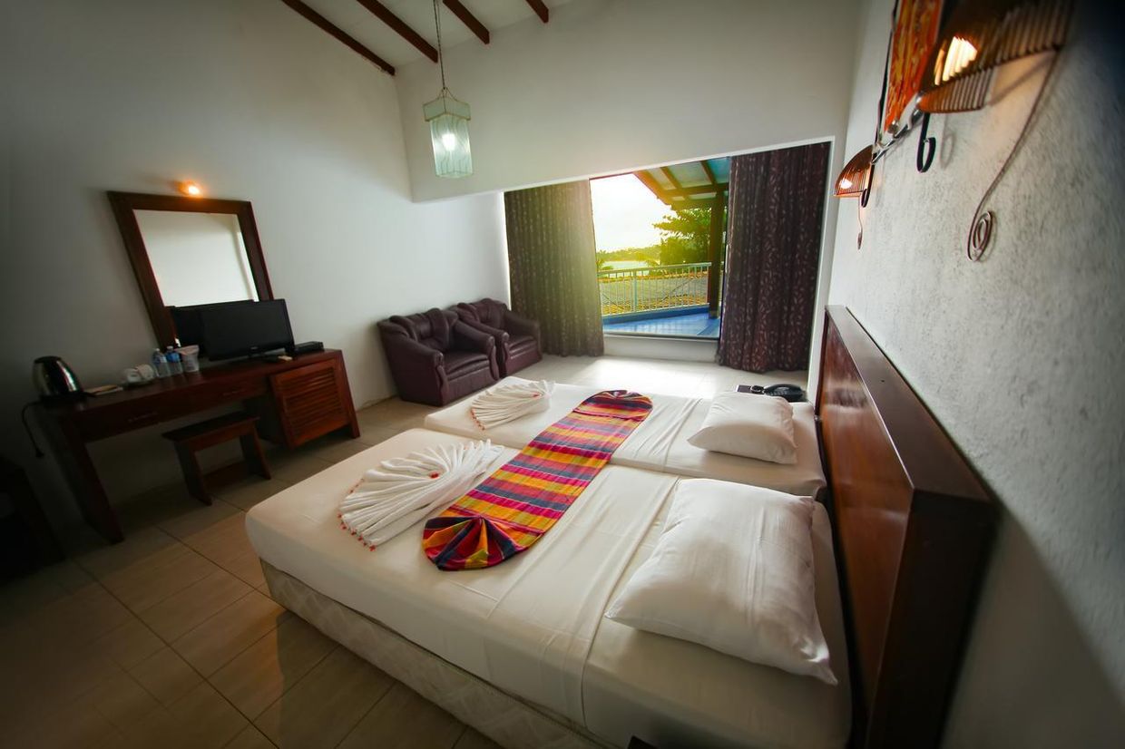 LAVENDISH BEACH (ex. COMARAN BEACH HOTEL) - 29