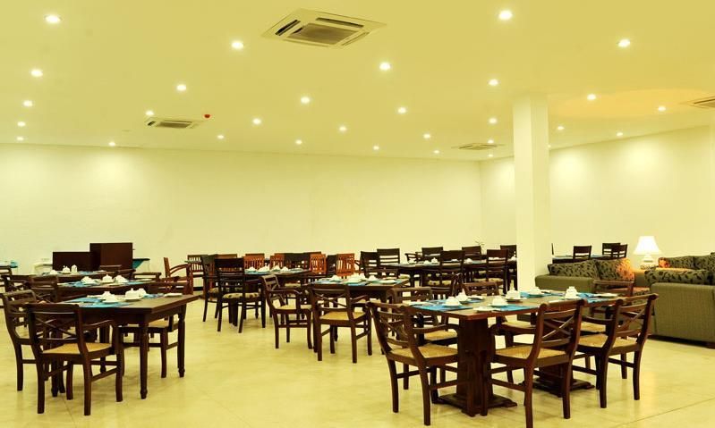 CATAMARAN BEACH HOTEL - 2