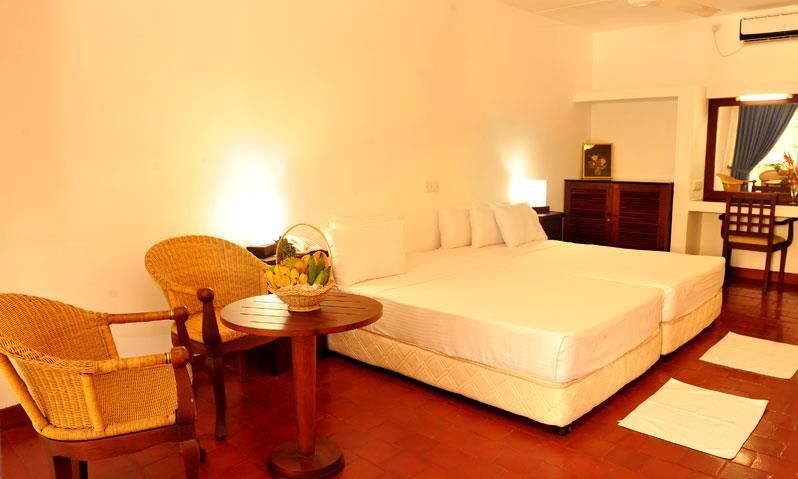 CATAMARAN BEACH HOTEL - 4