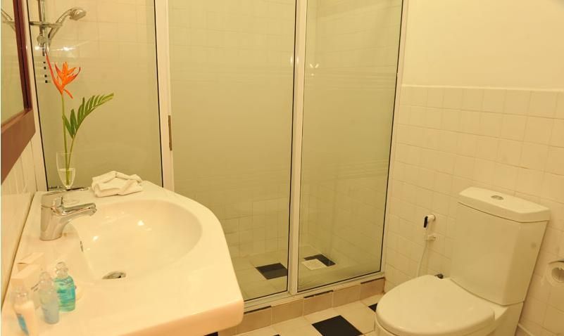 CATAMARAN BEACH HOTEL - 7