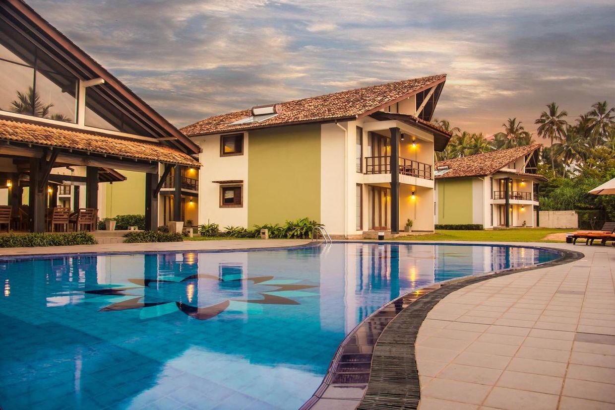 KAMILI BEACH HOTEL - 1