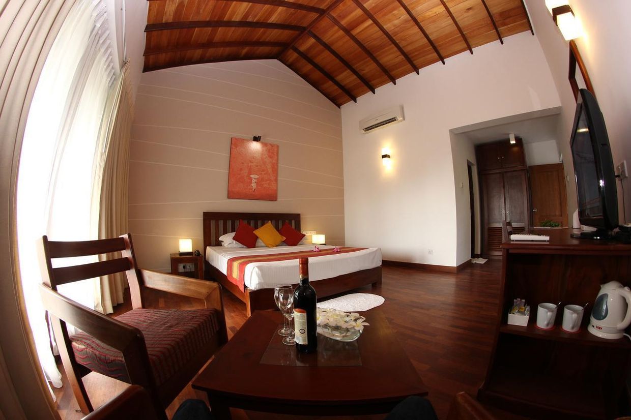 KAMILI BEACH HOTEL - 24
