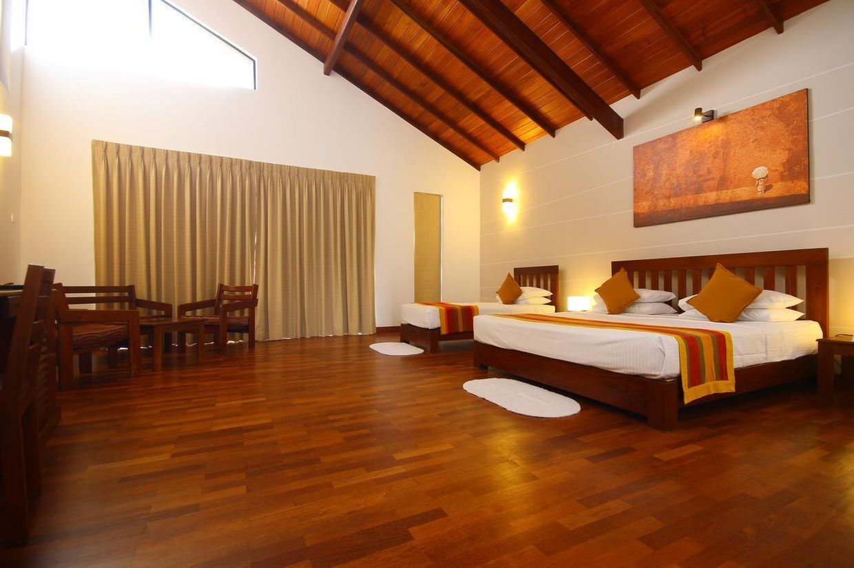 KAMILI BEACH HOTEL - 25
