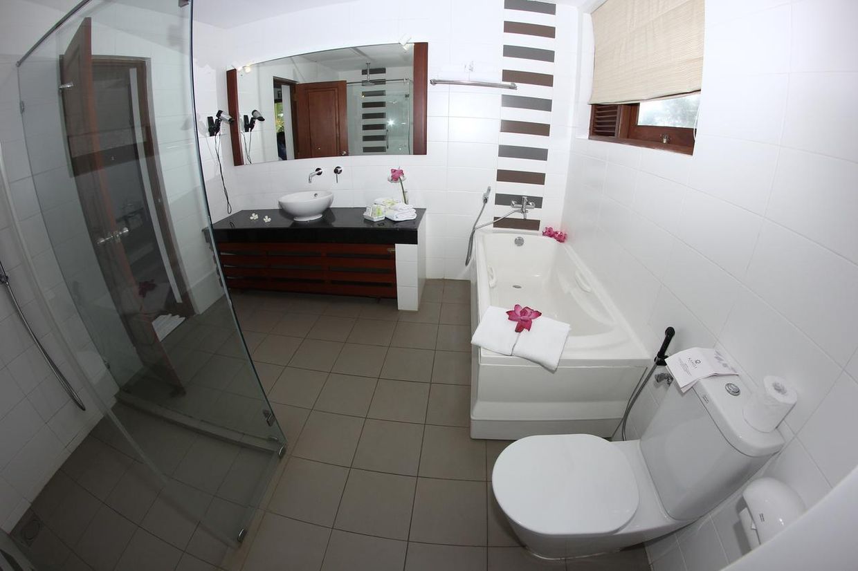 KAMILI BEACH HOTEL - 26