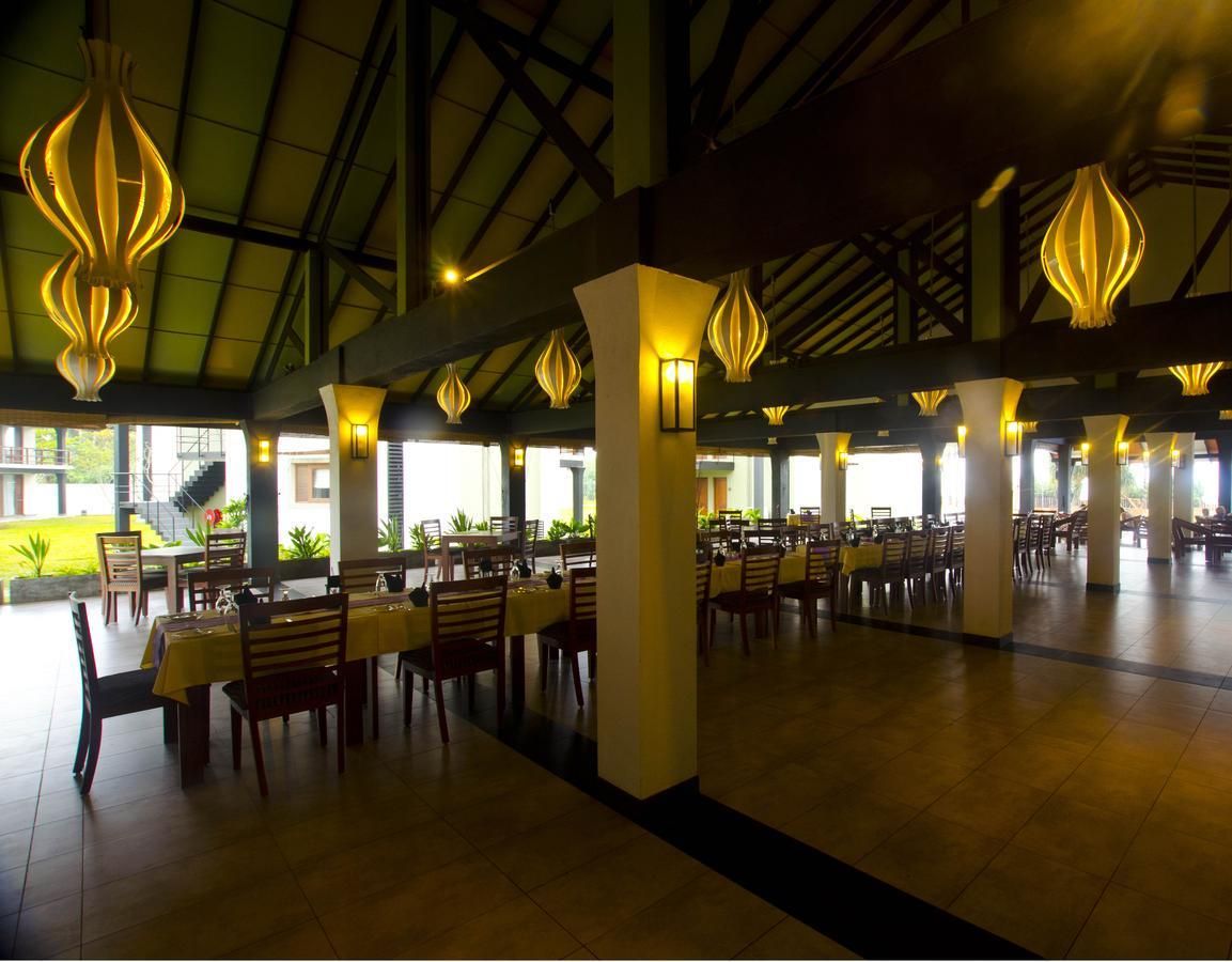 KAMILI BEACH HOTEL - 5