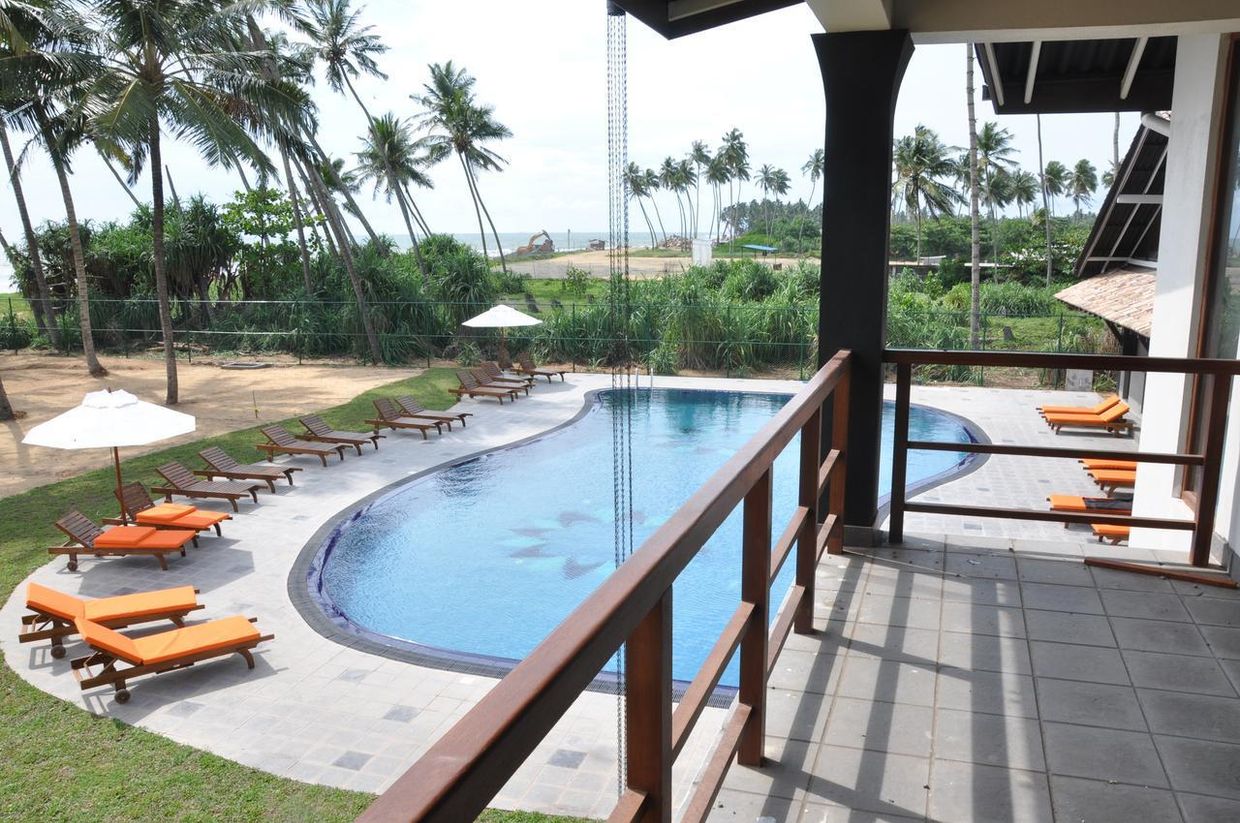 KAMILI BEACH HOTEL - 8