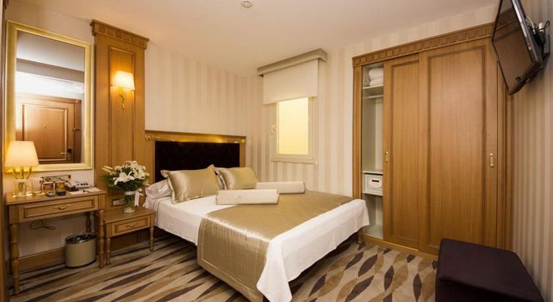 Aprilis Hotel - 4