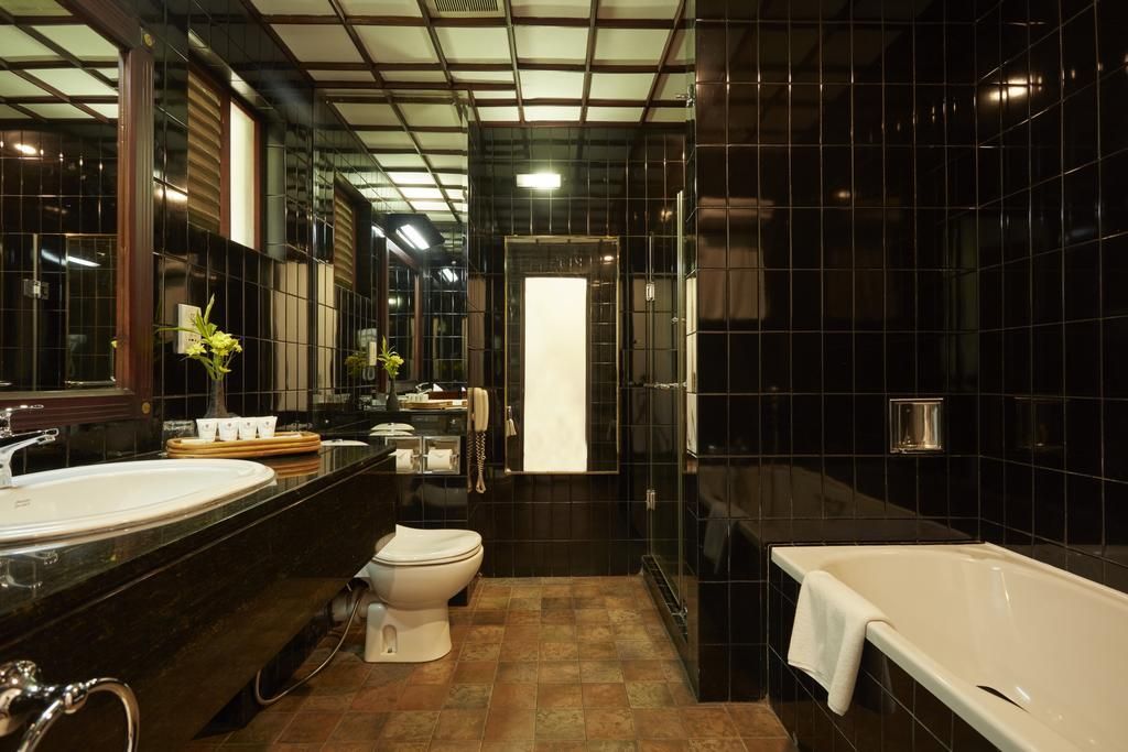 EARLS REGENT HOTEL - 11