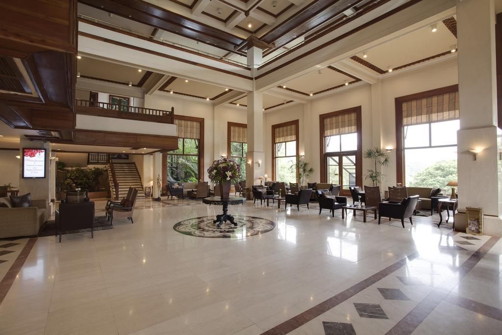 EARLS REGENT HOTEL - 8
