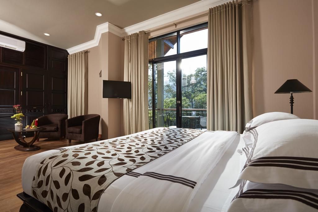 EARLS REGENT HOTEL - 10