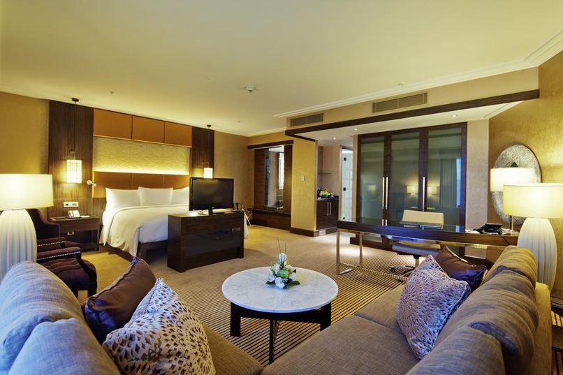 HILTON HOTEL - 6