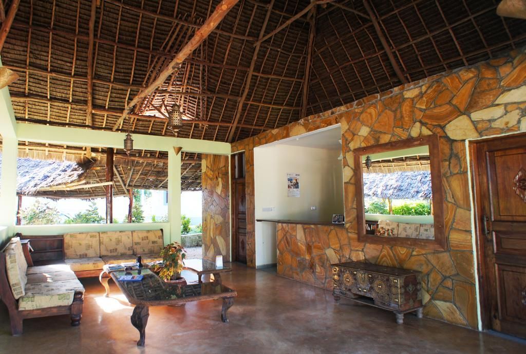 SMILES BEACH HOTEL - 9