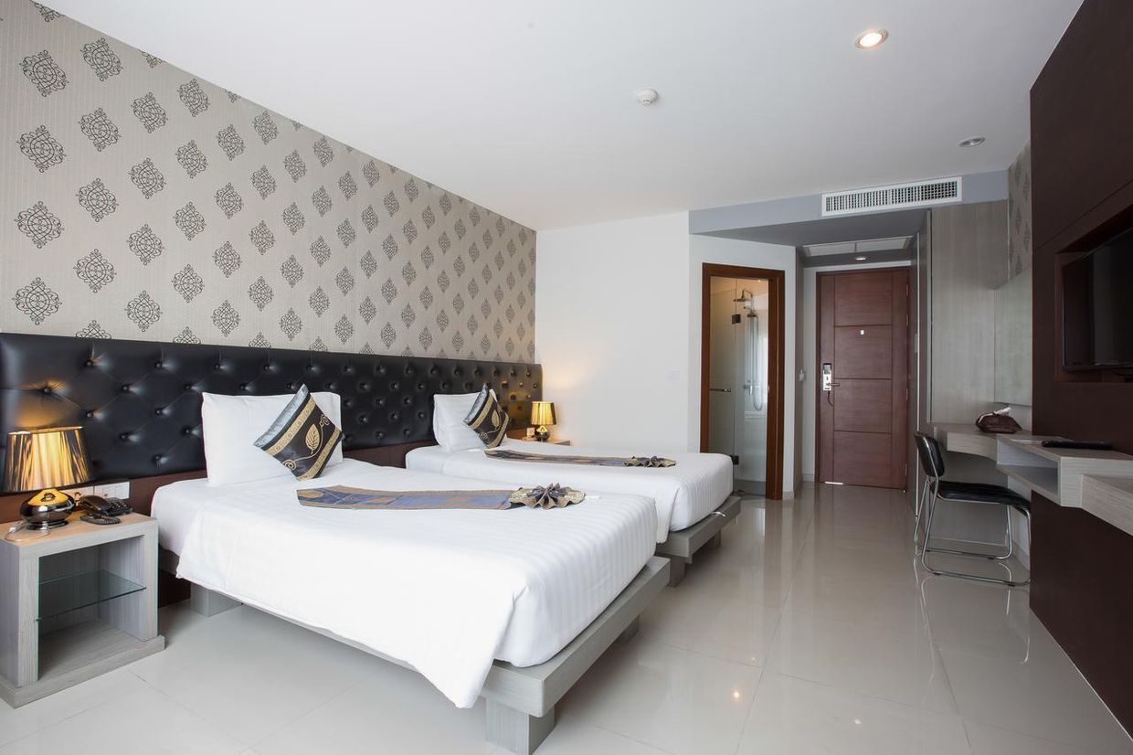 HEMINGWAYS SILK HOTEL - 20