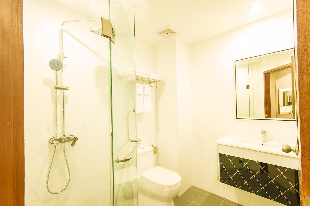HEMINGWAYS SILK HOTEL - 26