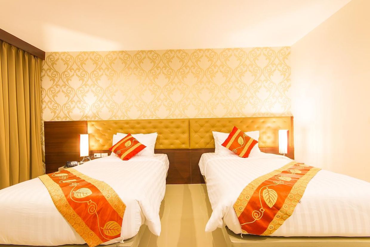 HEMINGWAYS SILK HOTEL - 28