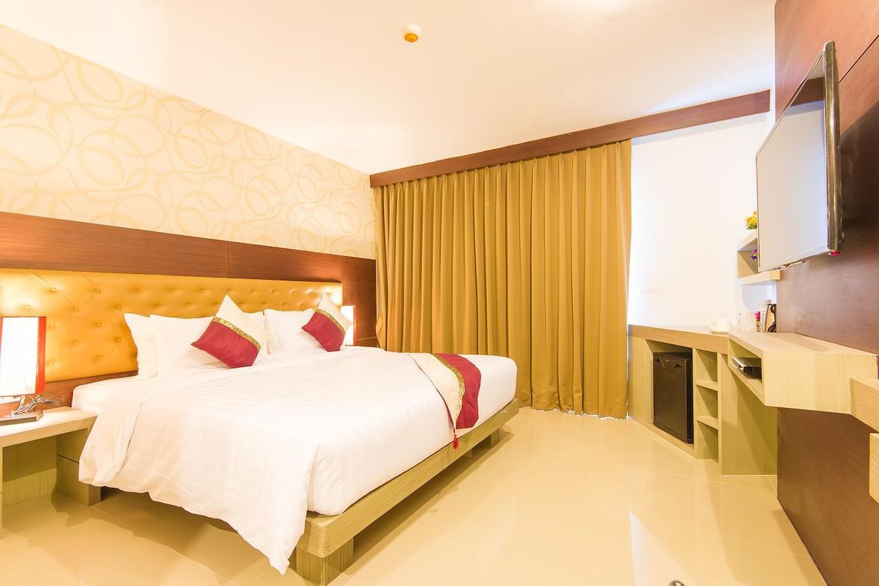 HEMINGWAYS SILK HOTEL - 31