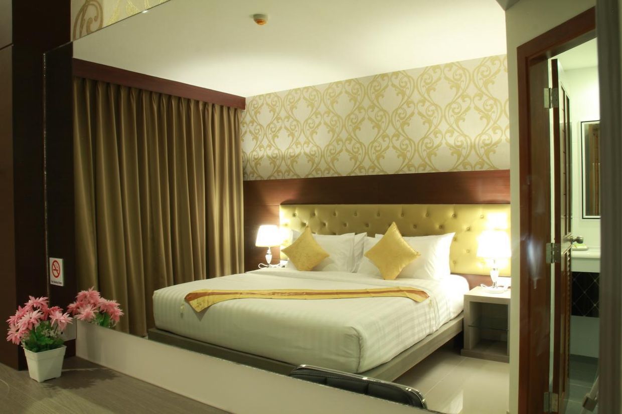 HEMINGWAYS SILK HOTEL - 34