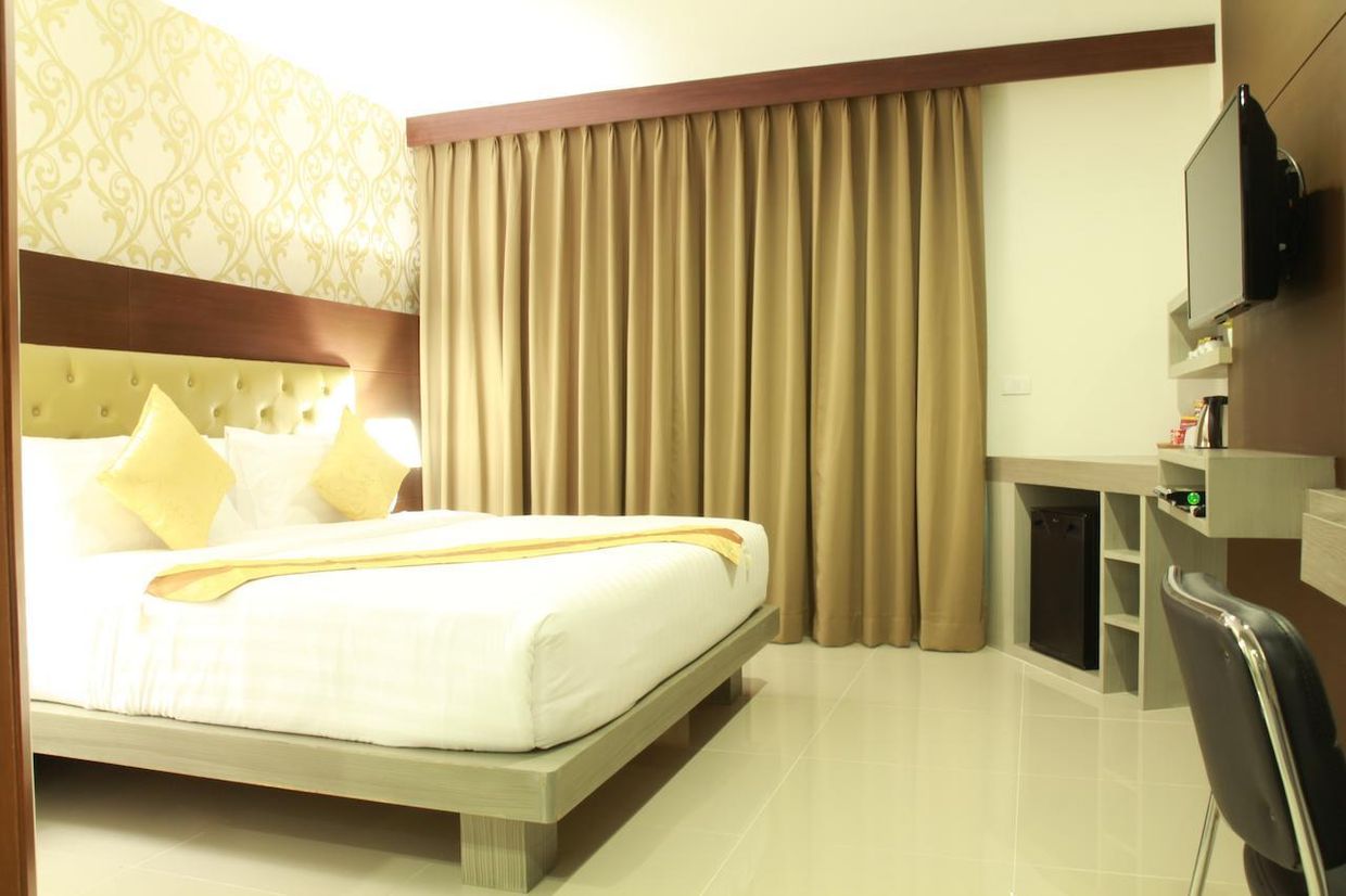 HEMINGWAYS SILK HOTEL - 35