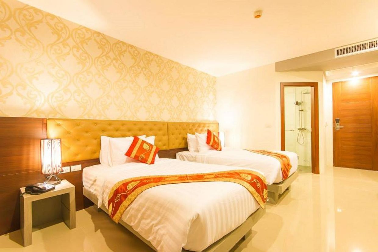 HEMINGWAYS SILK HOTEL - 41