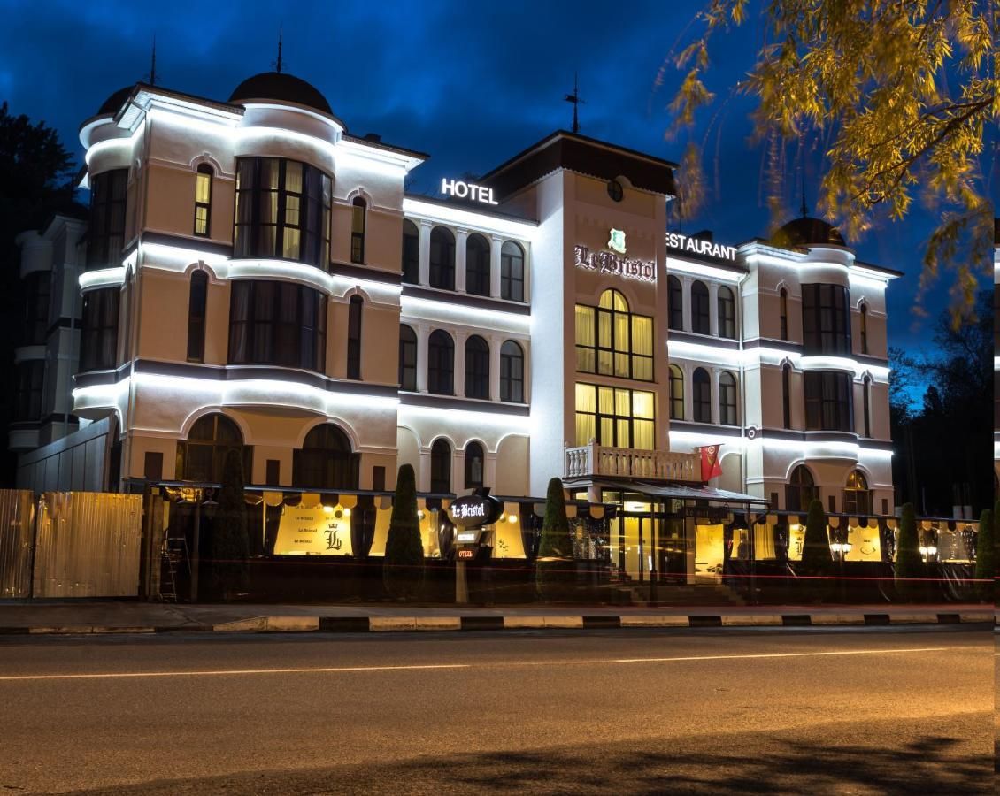 LE BRISTOL (ЛЕ БРИСТОЛЬ), гостинично-ресторанный комплекс - 1