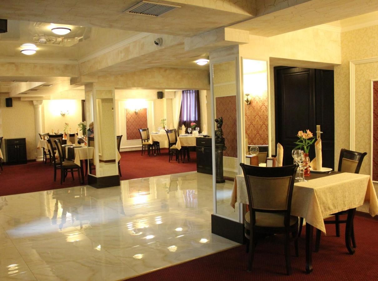 LE BRISTOL (ЛЕ БРИСТОЛЬ), гостинично-ресторанный комплекс - 2