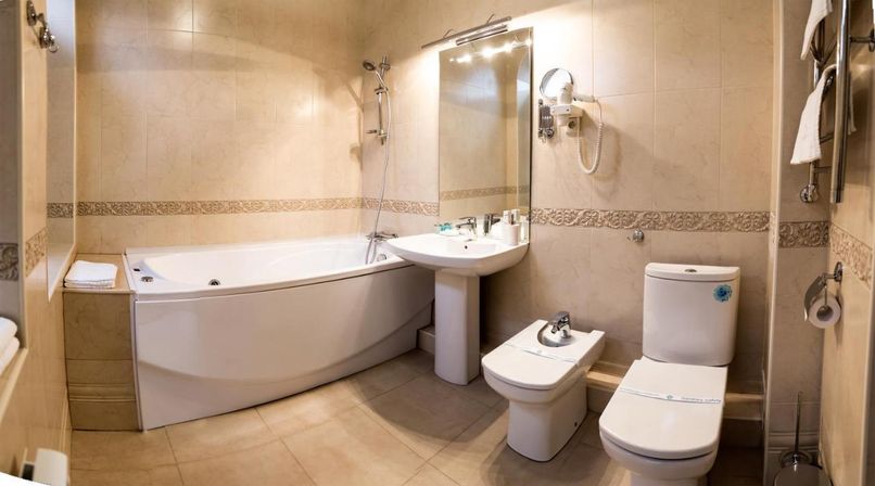 LE BRISTOL (ЛЕ БРИСТОЛЬ), гостинично-ресторанный комплекс - 3