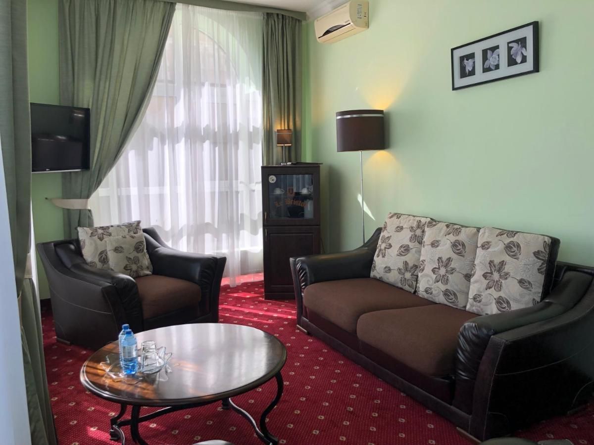 LE BRISTOL (ЛЕ БРИСТОЛЬ), гостинично-ресторанный комплекс - 7