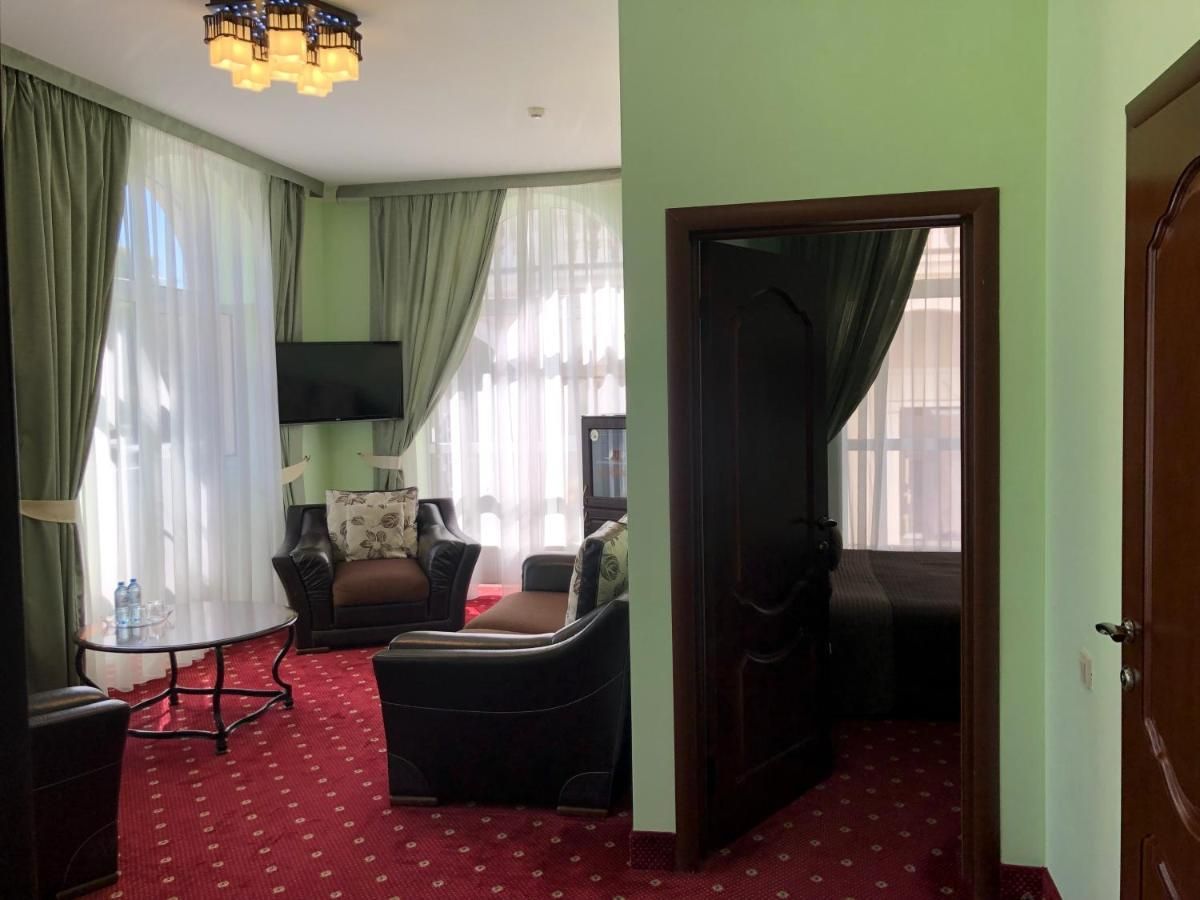 LE BRISTOL (ЛЕ БРИСТОЛЬ), гостинично-ресторанный комплекс - 9