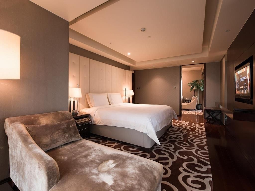 ROYAL INTERNATIONAL - 21