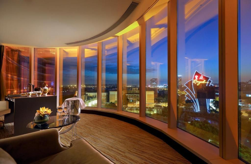 ROYAL INTERNATIONAL - 22