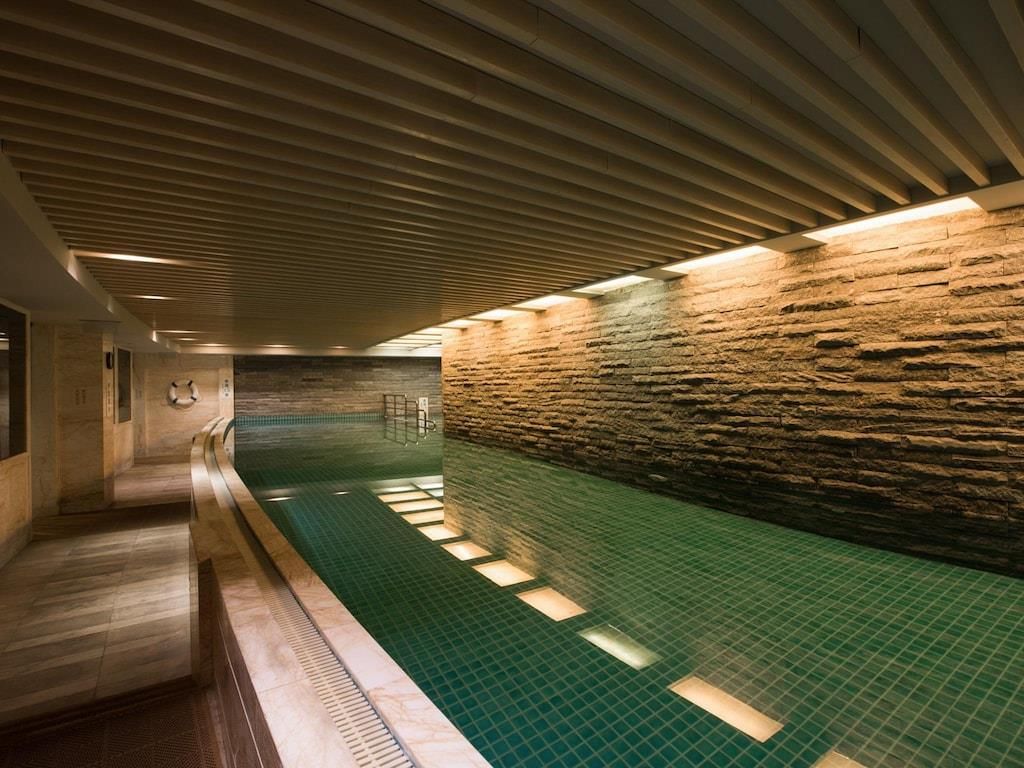 ROYAL INTERNATIONAL - 28