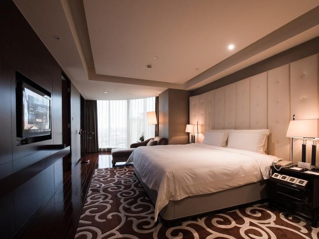 ROYAL INTERNATIONAL - 33